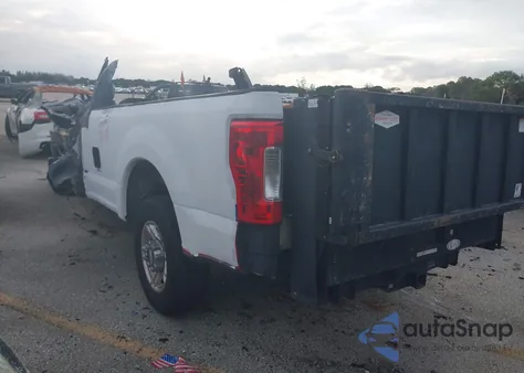 2017 Ford F-250 Xl z USA, uszkodzony, nr VIN 1FTBF2A69HEB67798